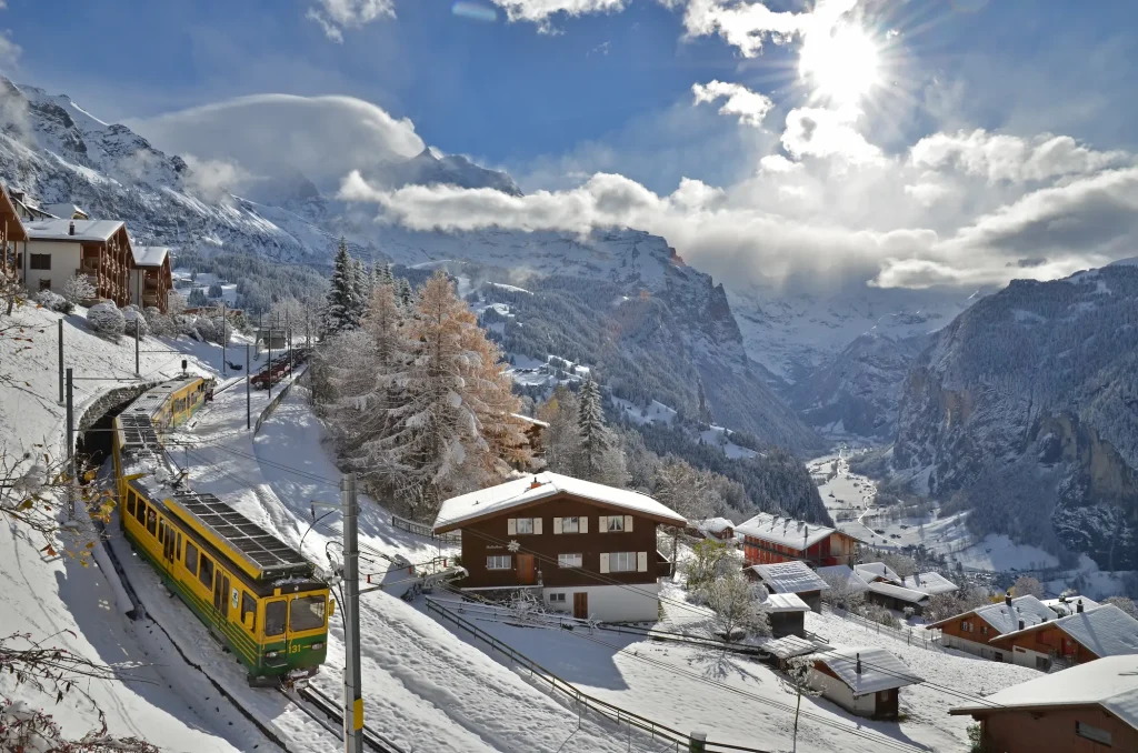 De Wenger Alpbahn van Wengen naar de Kleinen Scheidegg © Jungfrau Region Tourismus AG
