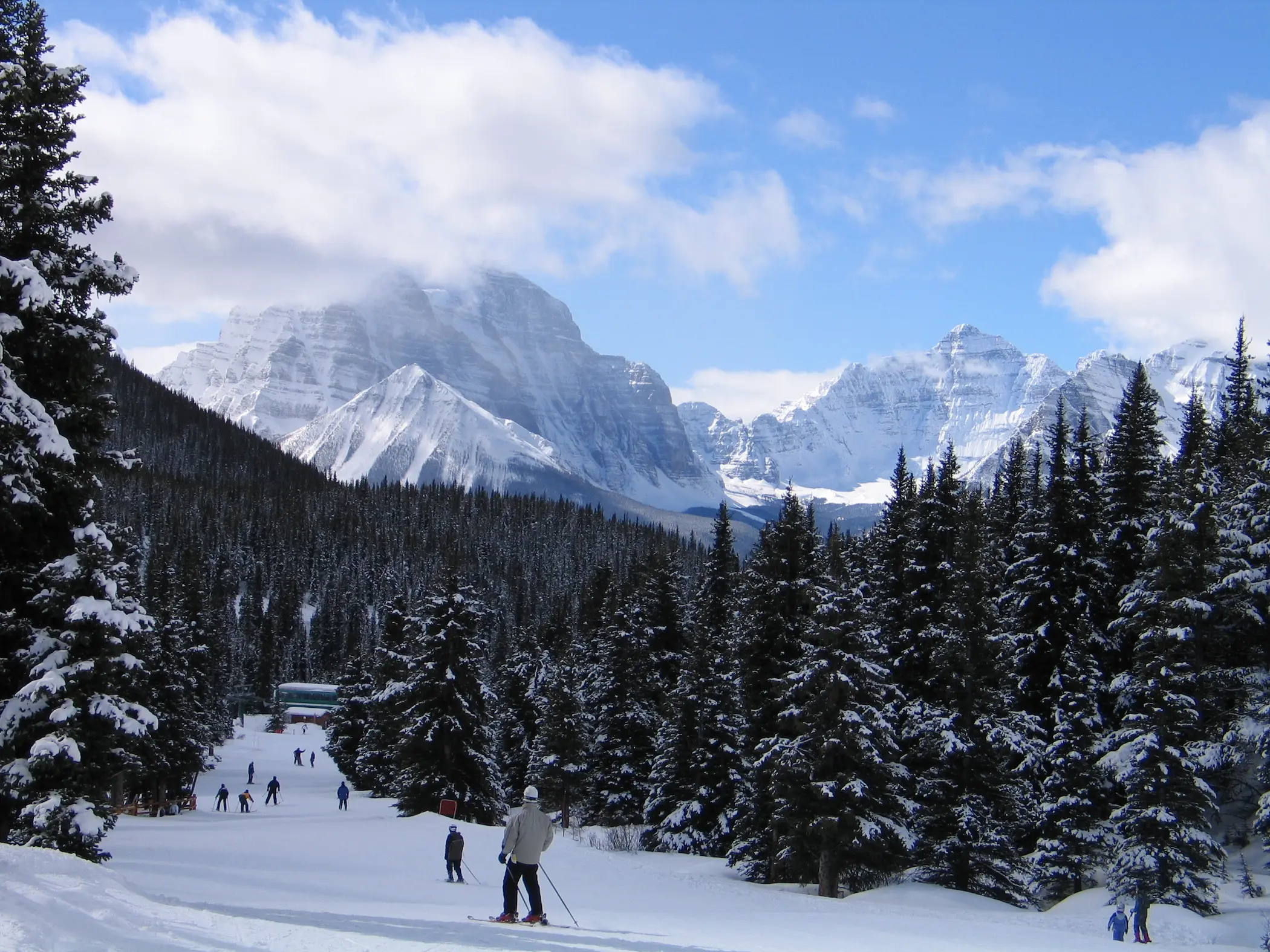 Skigebied Lake Louise in Alberta, Canada © Nico van Dijk / Skigebiedengids.nl