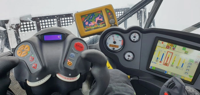 Dankzij de nieuwste sneeuwdieptemeting met behulp van GPS in alle piste-machines, wordt sneeuw alleen gegenereerd waar het nodig is © TVB Paznaun – Ischgl