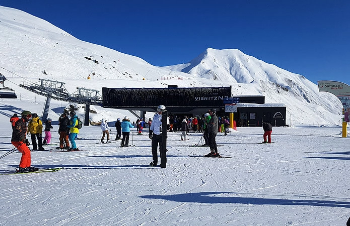 Het dalstation van de nieuwe Visnitz-2-lift in Samnaun © SkigebiedenGids.nl