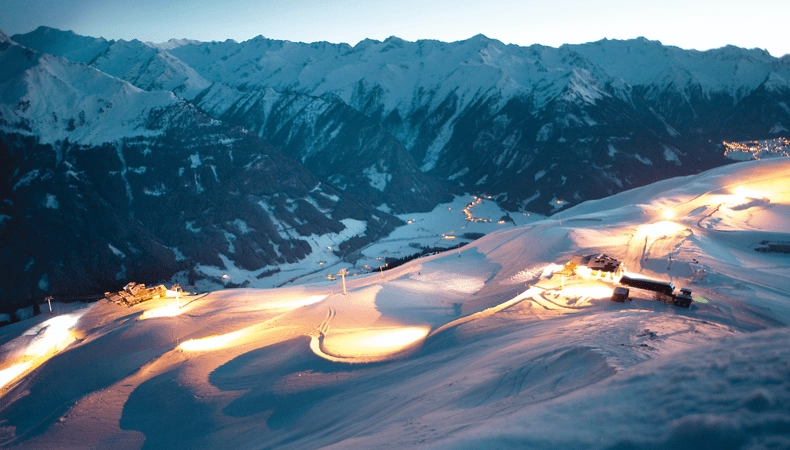 Rodelen op de langste verlichte rodelbaan ter wereld in de Wildkogel-Arena © Wildkogel-Arena Neukirchen Bramberg