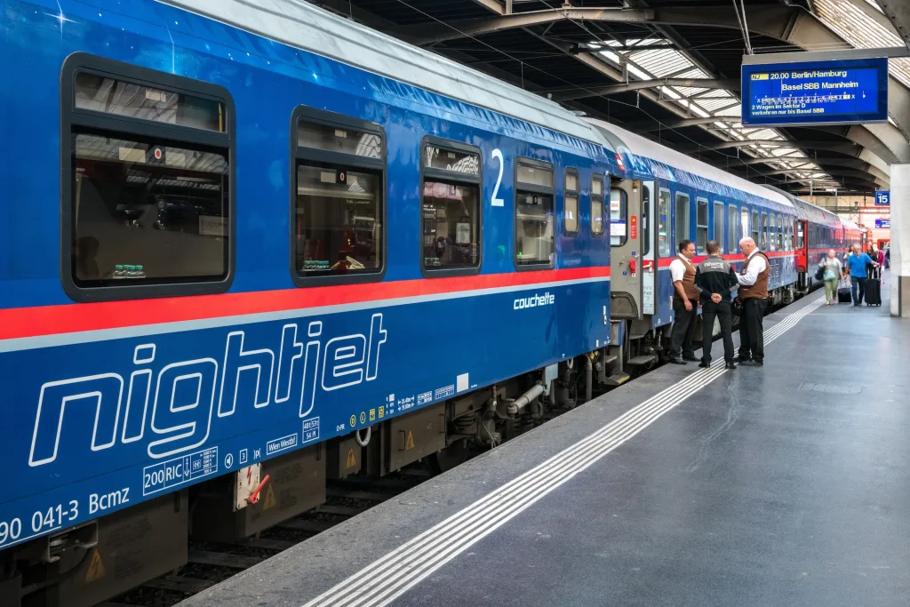 De Nightjet Zürich is de nachttrein naar Zwitserland. De trein naar Zwitserland rijdt dagelijks vanuit Nederland in de nacht naar Zwitserland. © Swiss Travel System AG / Tobias Ryser