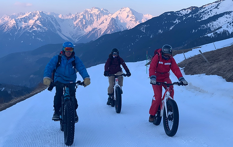 Fatbiken op de Col de la Madeleine. Links Mathieu Taboury © T. Looijen / Gezinopreis