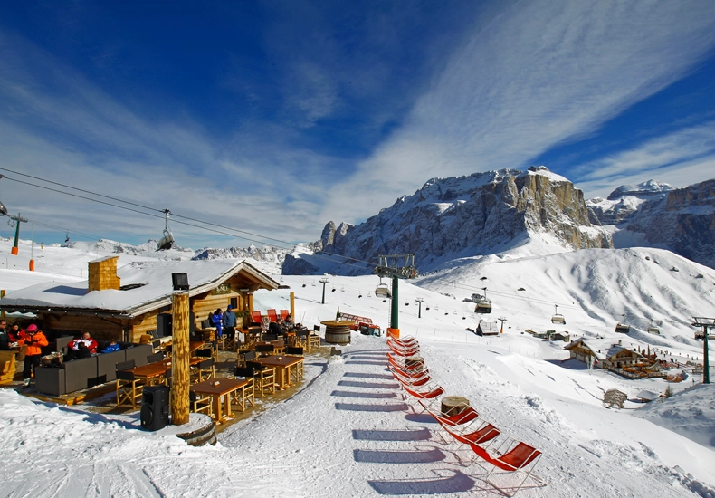 De 65 pistenrestaurants en hutten in Val Gardena zijn vaak al generaties in familiebezit en serveren lokale specialiteiten. © Val Gardena