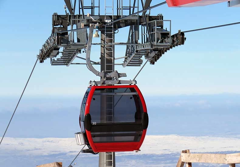 Het Erciyes Ski Resor beschikt over 19 moderne gondels, stoeltjesliften, sleepliften en rollende tapijten. De oudste lift stamt uit 2011 © Skigebiedengids.nl