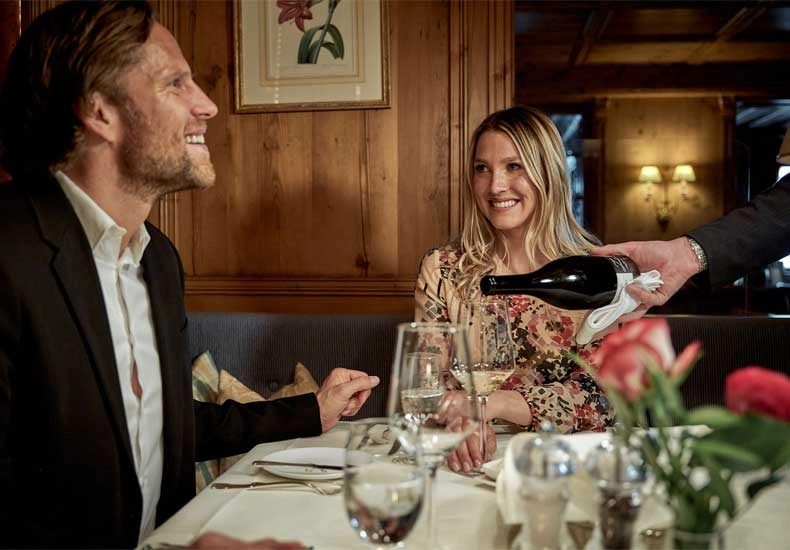 In het restaurant van het 5 sterren superior hotel Zürserhof worden exquise wijnen geserveerd. © Dominik Cini / Hotel Zürserhof