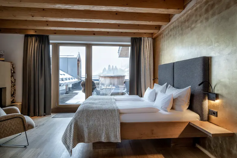 Geniet van een verblijf in een van de suites met een eigen hottub op het terras. © Das.Goldberg