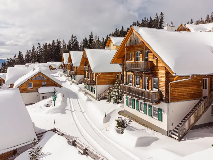 Landal Katschberg is een sneeuwzekere wintersportbestemming en ligt aan de piste. © Landal