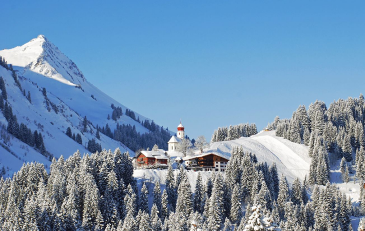 Alpenhotel Mittagspitze in Damüls in het Oostenrijkse Vorarlberg. © Summit Travel