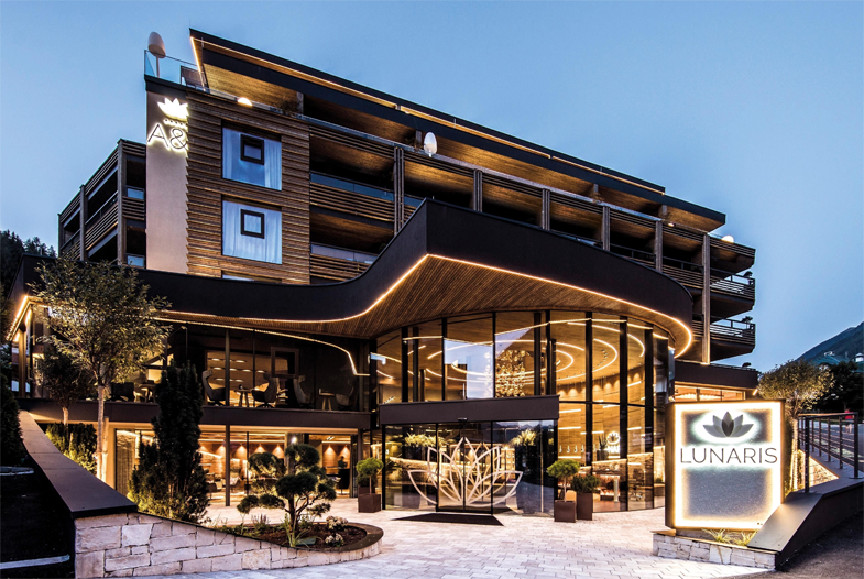 Het 5 sterren Amonti & Lunaris wellnessresort is het enige hotel bij de skilift van skigebied Klausberg in het Ahrntal © Wellnessresort Amonti & Lunaris