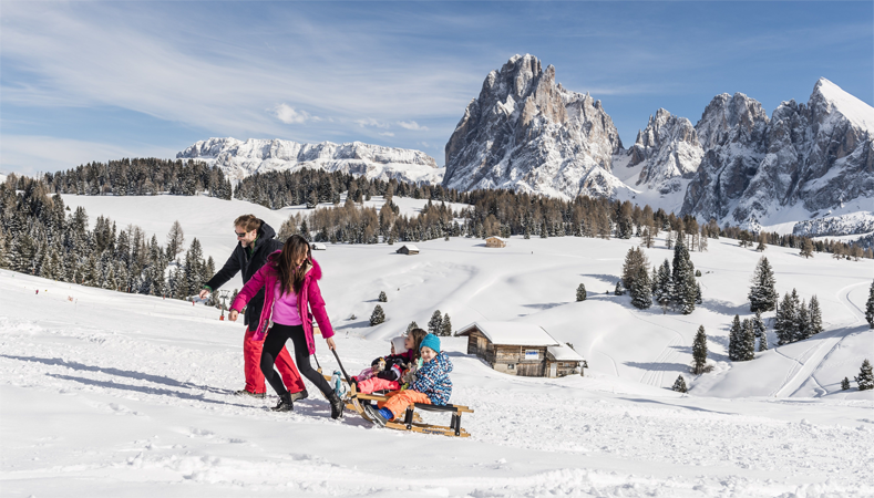 Trek er lekker op uit, de winterse natuur van de Dolomieten in. © Hannes Niederkofler (Cavallino Bianco Family Spa Grand Hotel)