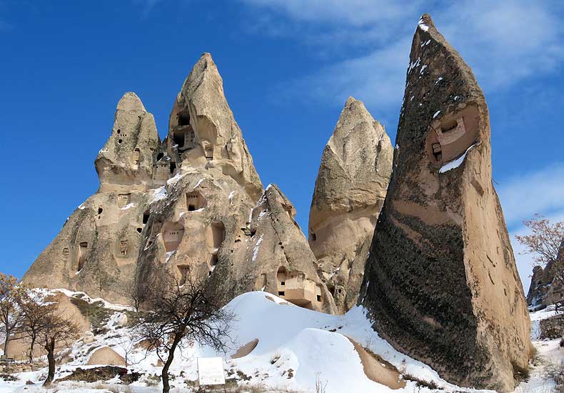 Combineer een skivakantie in Erciyes Ski Resort met een culturele reis door Cappadocië. Het bijzondere landschap van Cappadocië is mede gevormd door vulkanen als de Erciyes. © Skigebiedengids.nl