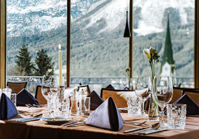 Geniet in het restaurant met een panoramisch uitzicht over Ellmau en de Wilder Kaiser. © Florian Egger (c) Markus Auer / Das Kaiserblick