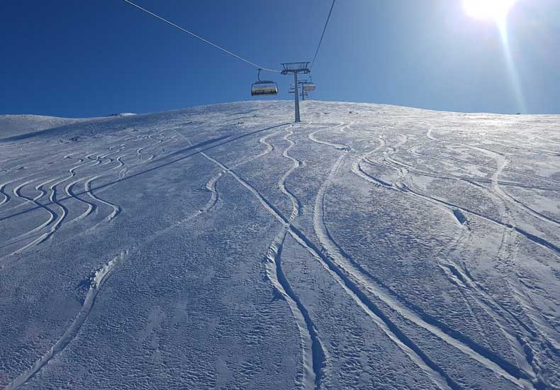 Naast 112 kilometer skipisten biedt het Erciyes Ski Resort genoeg mogelijkheden om bijvoorbeeld offpiste te snowboarden. © Skigebiedengids.nl
