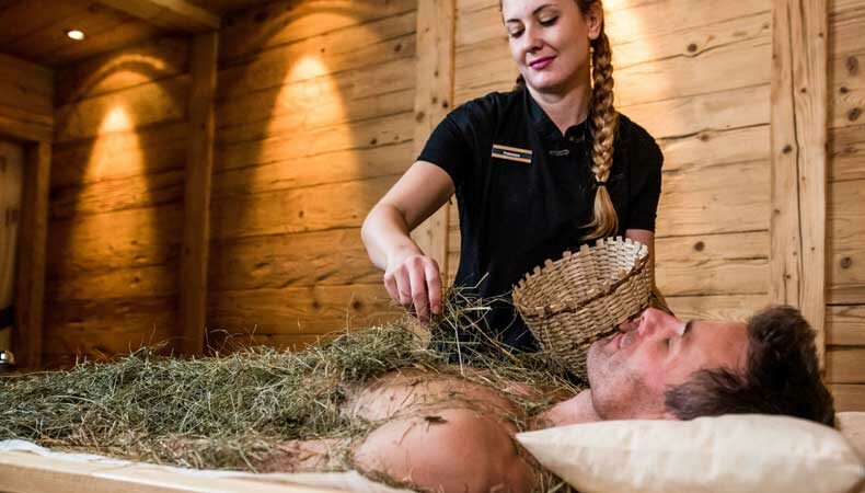 Hooimassage in de Savelina Spa in Hotel Granbaita Dolomites © Werner Dejori / Hotel Granbaita Dolomites