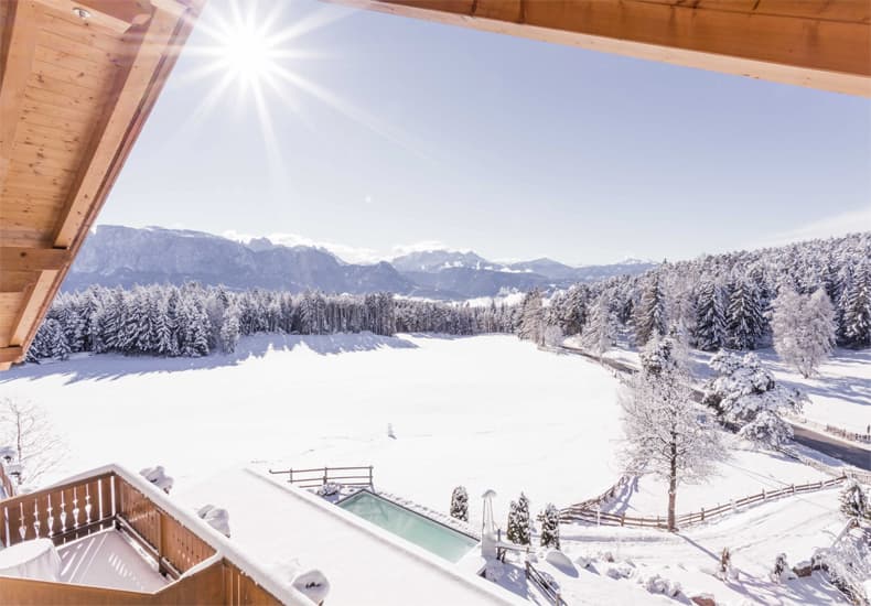 Uitzicht vanuit Hotel Tann. Op 800 meter van het hotel liggen de skipistes van skigebied Rittner Horn. © Hotel Tann