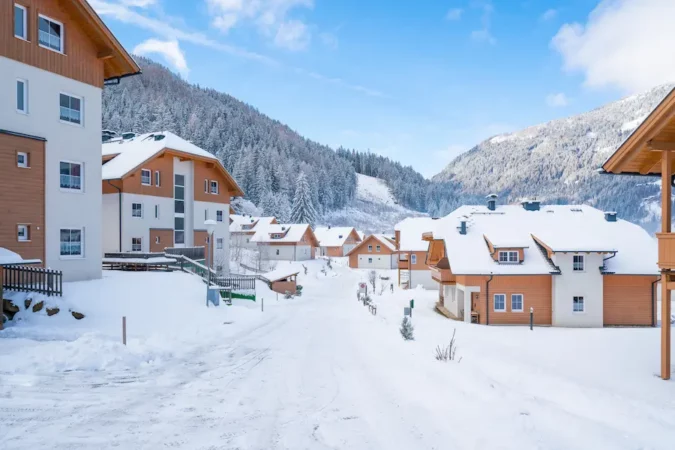 Landal Bad Kleinkirchheim in Karinthië ligt vrijwel aan de piste. © Landal 