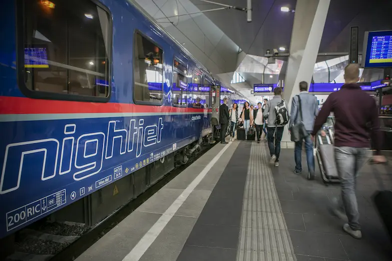 Reis comfortabel met de ÖBB nachttrein naar Oostenrijk. OBB introduceert geleidelijk nieuwe treinstellen met meer luxe en comfort. © ÖBB/Harald Eisenberger