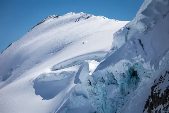 Off-piste in Banff. If you can see it, you can ski it ©John Price Photography