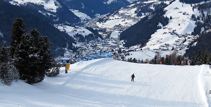 Het skigebied van Selva heeft blauwe pistes in de lagere delen bij Wolkenstein. De hogere pistes zijn meestal rood. © Skigebiedengids.nl