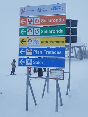 In skigebied Campitello kun je echt alle kanten op, omdat het skigebied goede aansluitingen heeft met omliggende dorpen en met de Sella Ronda. © SkigebiedenGids.nl