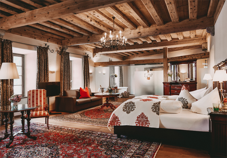 De Coco Chanel-suite van Schloss Mittersill heeft een privé buitensauna in de kasteeltoren. © Michael Huber / Hotel Schloss Mittersill