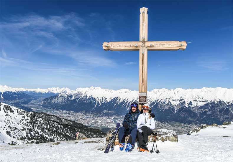 Even uitrusten van het skiën en genieten van het uitzicht over het dal bij Hall-Wattens. © Tourismusverband Hall-Wattens
