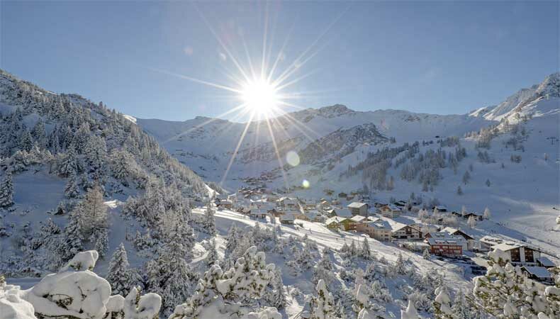 Skiën in Liechtenstein in het sneeuwzekere skigebied Malbun © Hotel Gorfion Familotel
