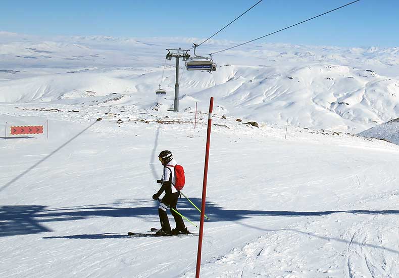Van de 112 kilometer skipisten in skigebied Erciyes is 36 procent blauw, 42 procent rood en 22 procent zwart. Ook zijn er nog wat groene beginnerspisten. © Skigebiedengids.nl