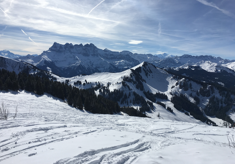 Op veel plaatsen in skigebied Les Portes du Soleil kun je de Mont Blanc zien. © Maxence Werp / Unsplash