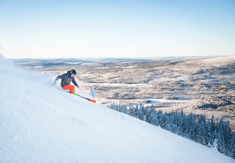 Familie skigebied Stöten heeft ook genoeg te bieden voor gevorderde skiërs en snowboarders. © Magnus Dovellius / Stöten i Salen