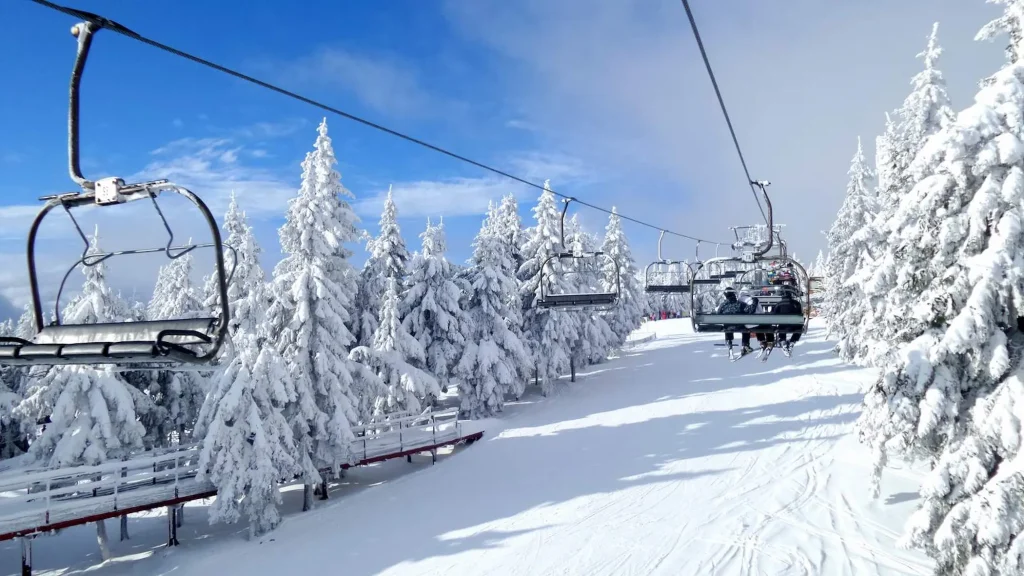Říčky is een klein skigebied in Oost-Bohemen vlakbij de Poolse grens. Het skigebied telt 4 kilometer pisten. © Visit Czechia / Tomáš Rucký