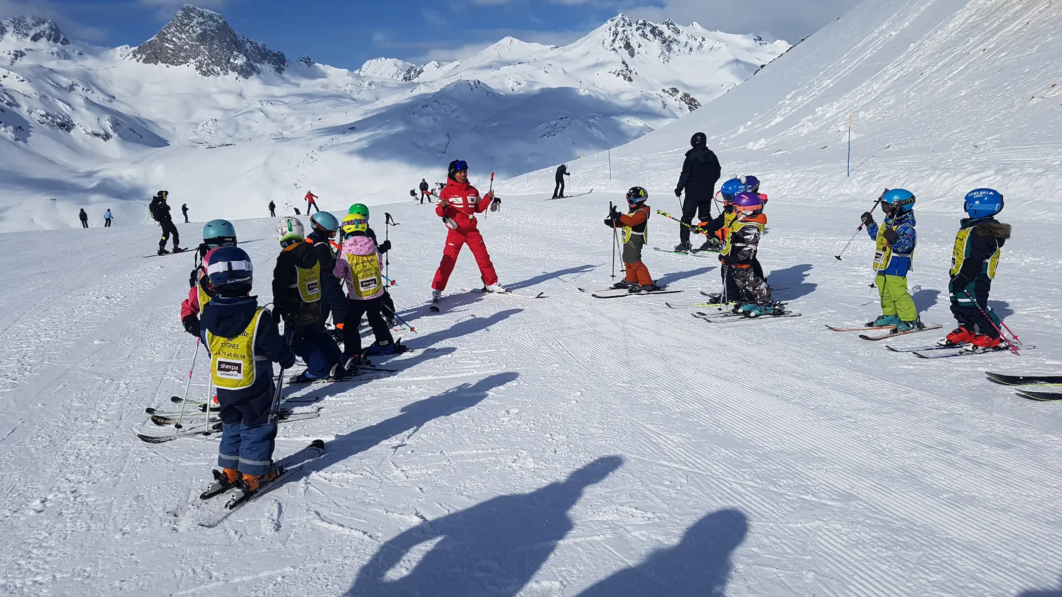 Skiles reserveren? Doe het ver voor je wintersportvakantie. © SkigebiedenGids.nl