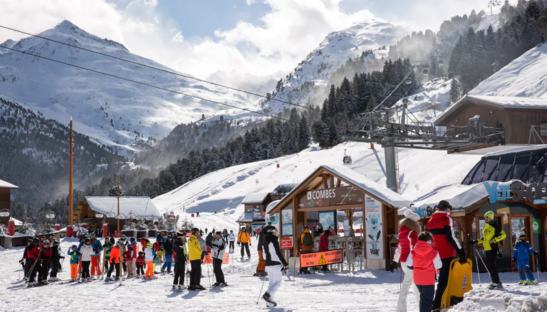 Méribel heeft een uitstekend liftennetwerk waardoor je makkelijk dwars door skigebied Les Trois Vallées kunt skiën. © Sylvain Aymoz / OT Méribel