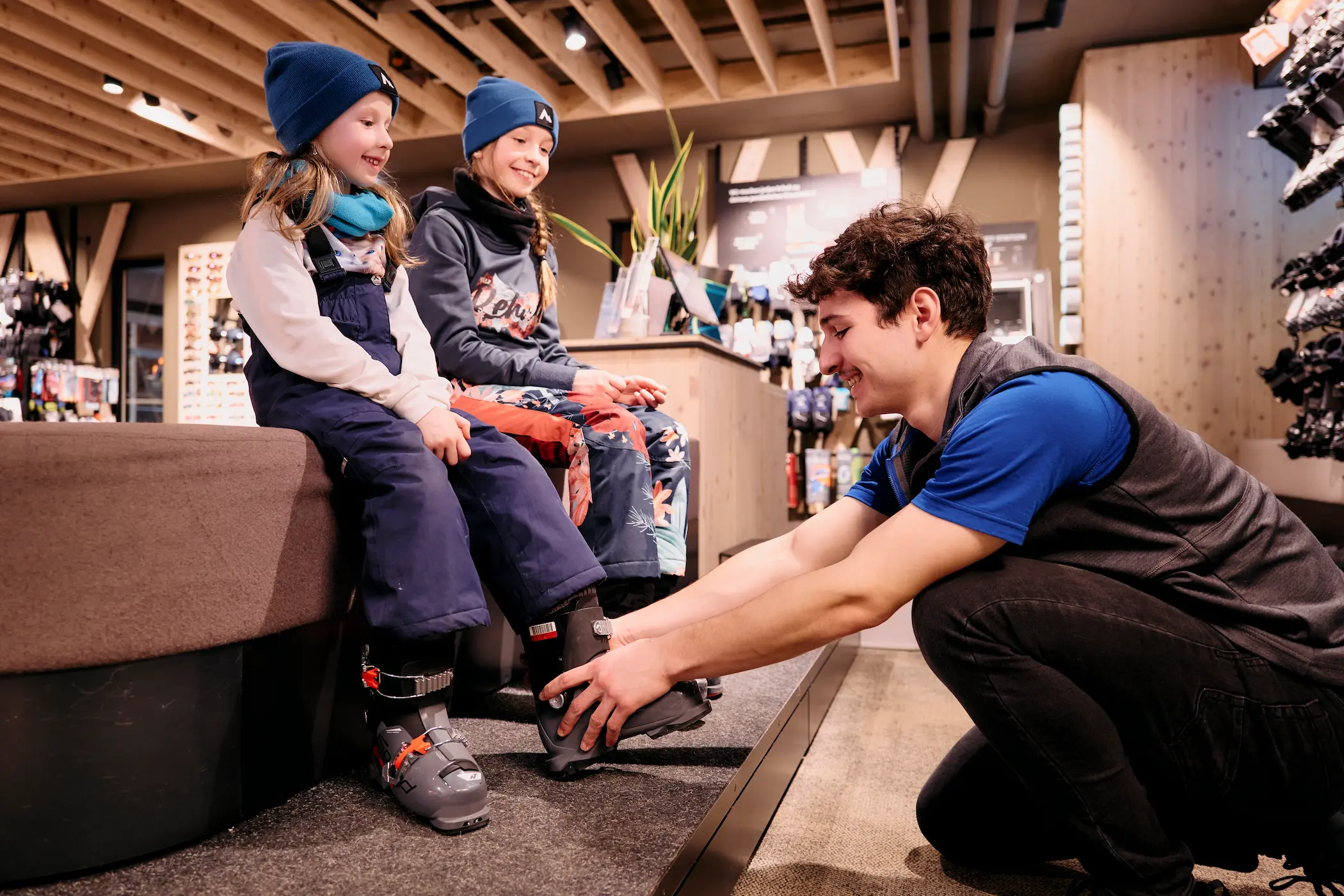 Zeker voor snelgroeiende kinderen is het huren van skimateriaal aan te bevelen. © Intersport Austria