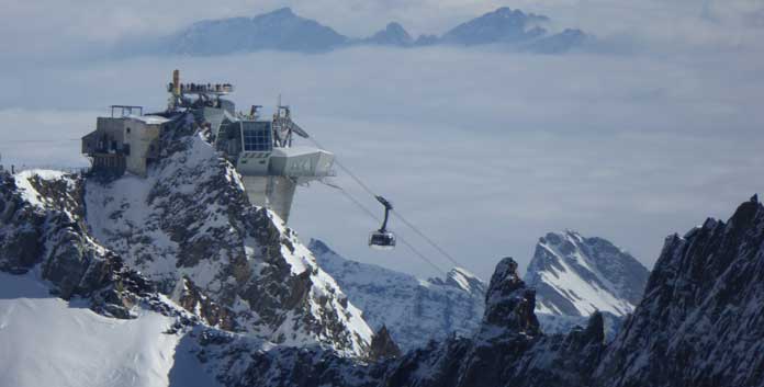 Met de roterende Skyway-gondel naar de Mont Blanc in Cervinia, een van de skigebieden in de Valle d'Aosta.