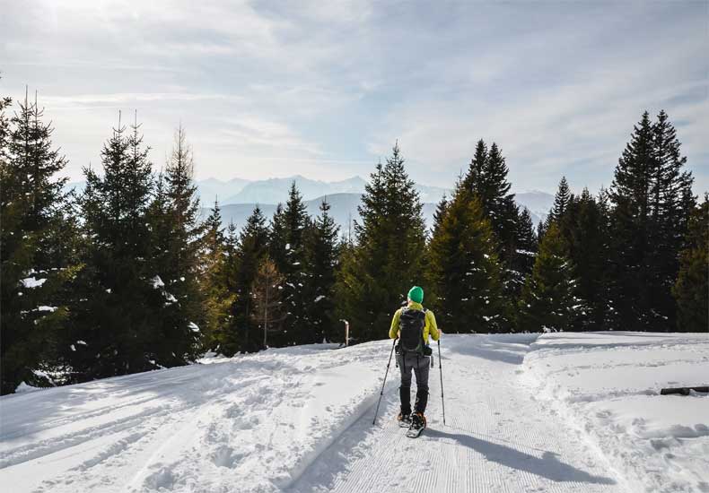Sneeuwschoenwandelen in het Gitschberg-Jochtal. © Marika Unterladstätter / Tratterhof Mountain Sky Hotel