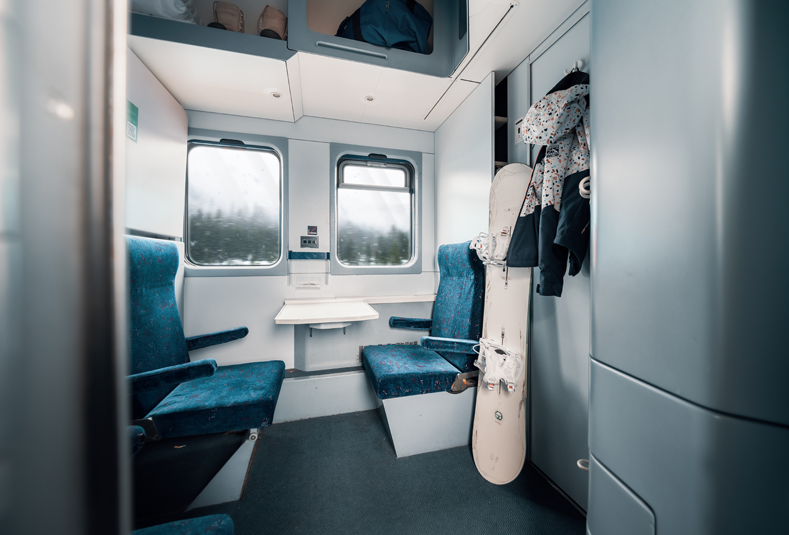 In de comfort-klasse van de TUI Ski Express heb je 3 zit- en slaapplaatsen voor je eigen gezelschap. Bovendien zijn de bedden breder. © TUI