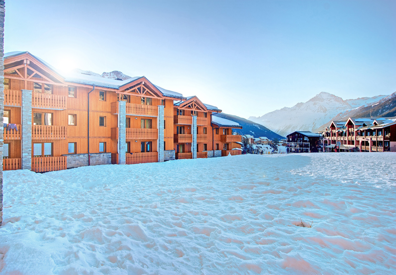 De appartementen in residence Les Balcons le Haut in Val Cenis liggen aan de piste. © Summit Travel