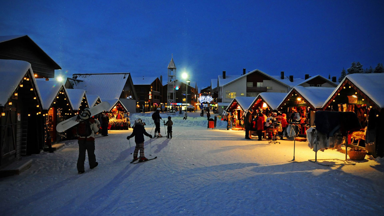 Levi in Fins Lapland is een levendig dorp met veel bars en restaurants. © Nordic