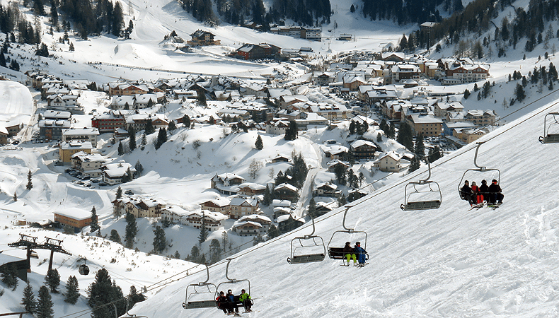 Obertauern is een ski-in-ski-out-bestemming. Vrijwel alle hotels en appartementen liggen aan een piste of bij een lift. © SkigebiedenGids.nl