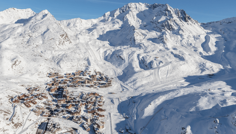 Het dagelijks leven in Val Thorens ziet er door de coronamaatregelen in de winter van 2020-2021 een tikkeltje anders uit. © C Cattin/OT Val Thorens