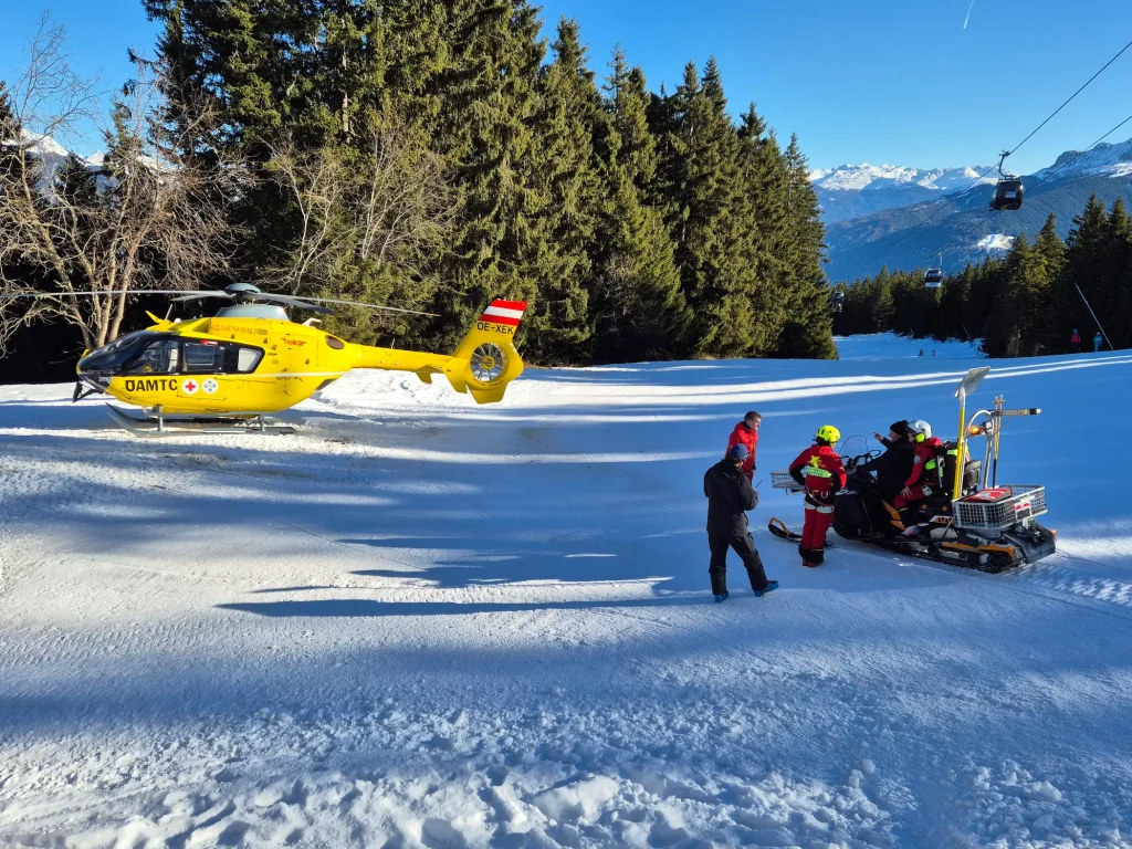 Gered worden van de piste is een dure grap. Zorg dat je een goede wintersportverzekering hebt. © SkigebiedenGids.nl