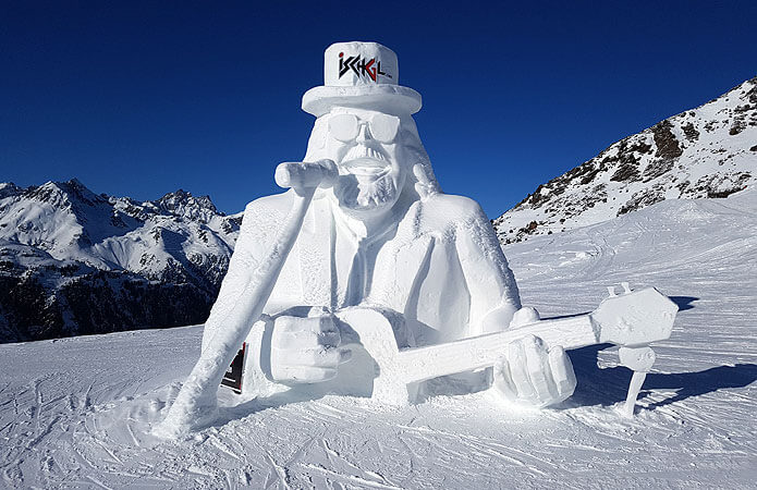 Zucchero-ijssculptuur in Ischgl ter gelegenheid van 20 jaar Top of the Mountain concerten © SkigebiedenGids.nl